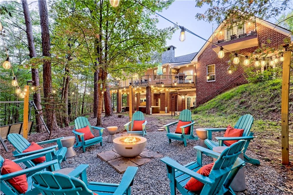 7 bedroom, 6 bathroom, 5,500 sq ft single family residence for sale at 280 Wilfar Strasse, Helen, GA 30545 — photo 2