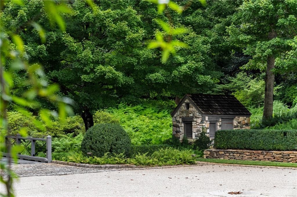 5 bedroom, 5 bathroom single family residence for sale at 1727 W Paces Ferry Road, Atlanta, GA 30327 — photo 7