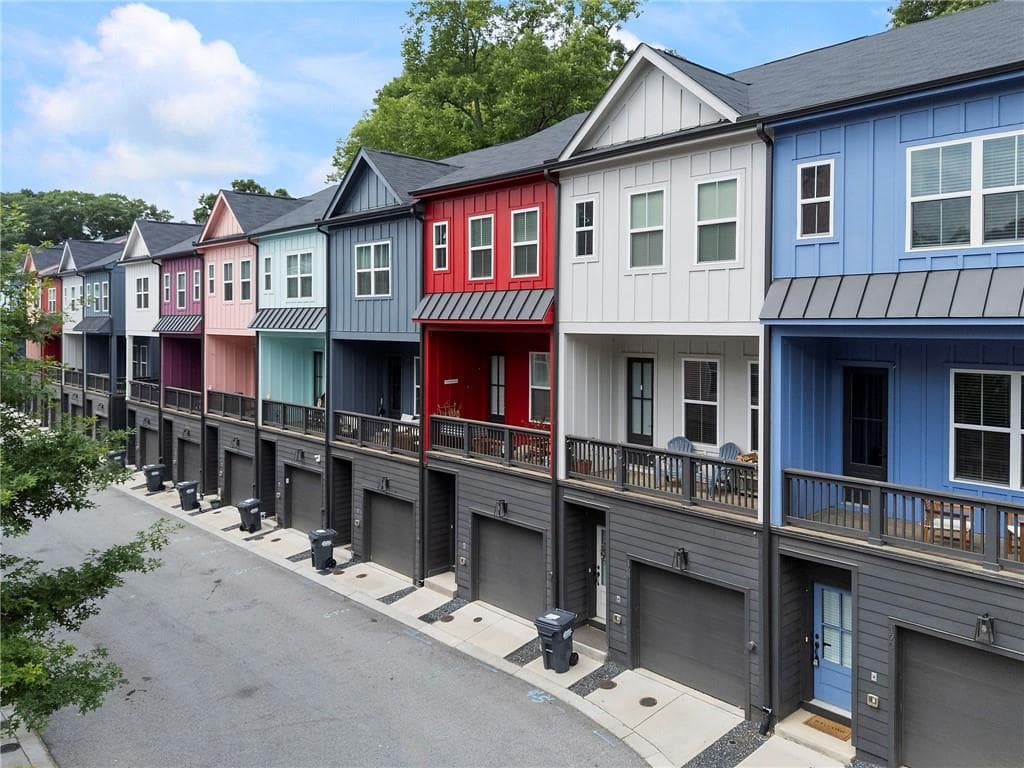 2 bedroom, 2 bathroom, 1,120 sq ft townhouse sold at 152 Color Circle, Atlanta, GA 30317