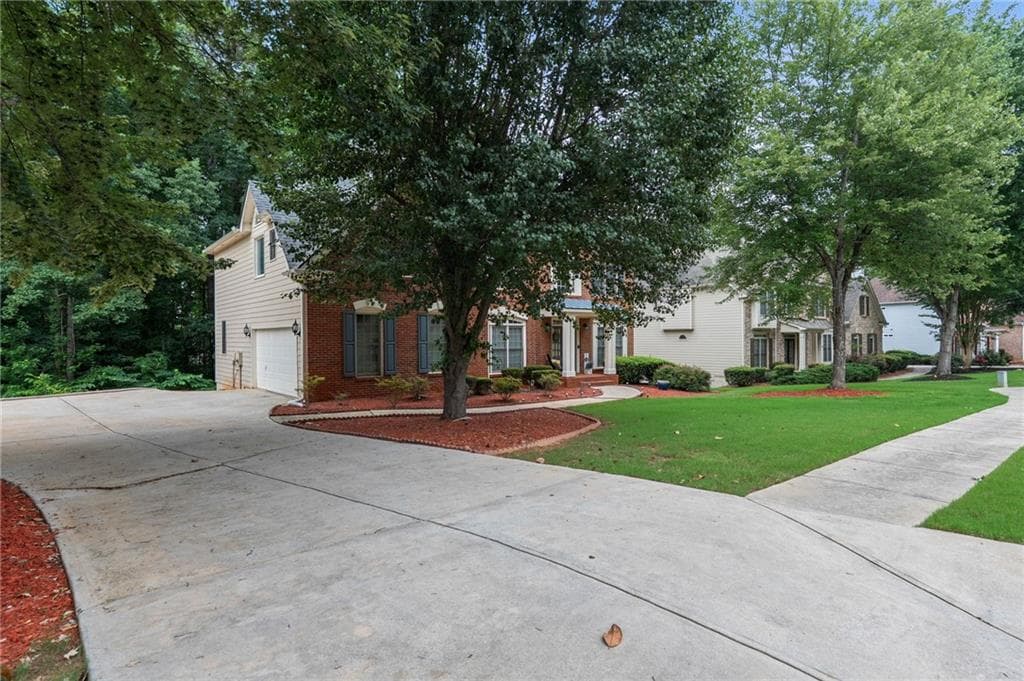 6 bedroom, 5 bathroom, 4,983 sq ft single family residence for sale at 7220 Glen Cove Lane, Stone Mountain, GA 30087 — photo 5