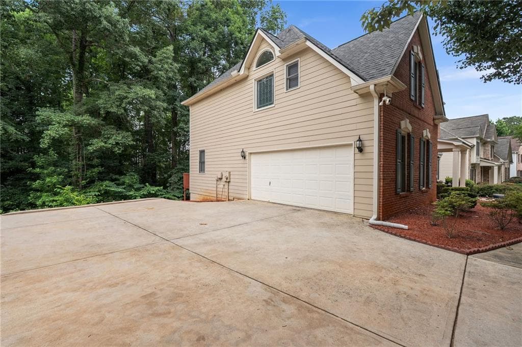 6 bedroom, 5 bathroom, 4,983 sq ft single family residence for sale at 7220 Glen Cove Lane, Stone Mountain, GA 30087 — photo 6