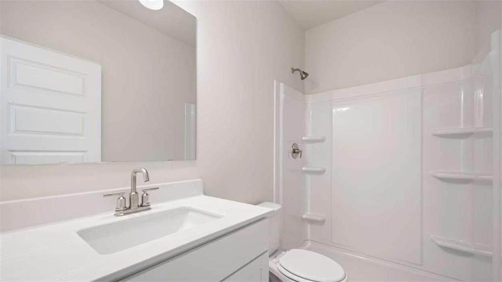 5 bedroom, 4 bathroom, 3,034 sq ft single family residence for sale at 498 Beachview Road, Hampton, GA 30228 — photo 8