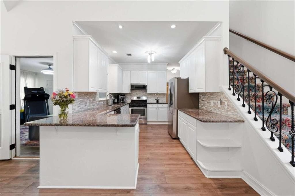 4 bedroom, 4 bathroom single family residence under contract at 4544 Silver Peak Parkway, Suwanee, GA 30024 — photo 8