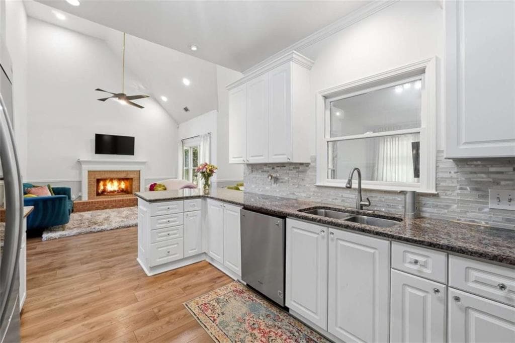 4 bedroom, 4 bathroom single family residence under contract at 4544 Silver Peak Parkway, Suwanee, GA 30024 — photo 10
