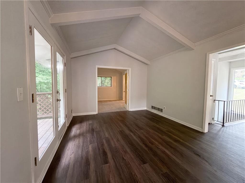 3 bedroom, 3 bathroom, 1,950 sq ft single family residence under contract at 3630 Creekview Circle, College Park, GA 30349 — photo 3