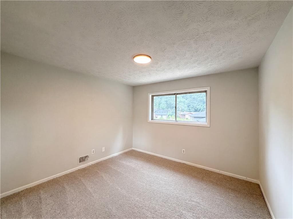 3 bedroom, 3 bathroom, 1,950 sq ft single family residence under contract at 3630 Creekview Circle, College Park, GA 30349 — photo 4