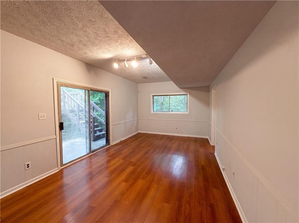 3 bedroom, 3 bathroom, 1,950 sq ft single family residence under contract at 3630 Creekview Circle, College Park, GA 30349 — photo 8