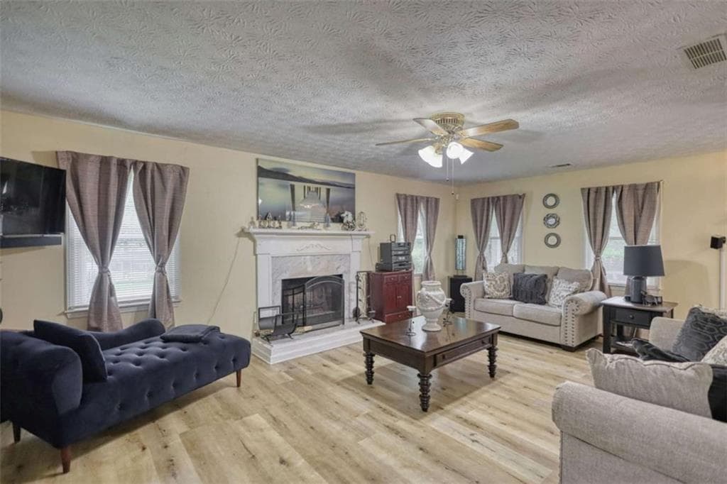 5 bedroom, 3 bathroom, 1,868 sq ft single family residence for sale at 9195 Scarlett Drive, Covington, GA 30014 — photo 6