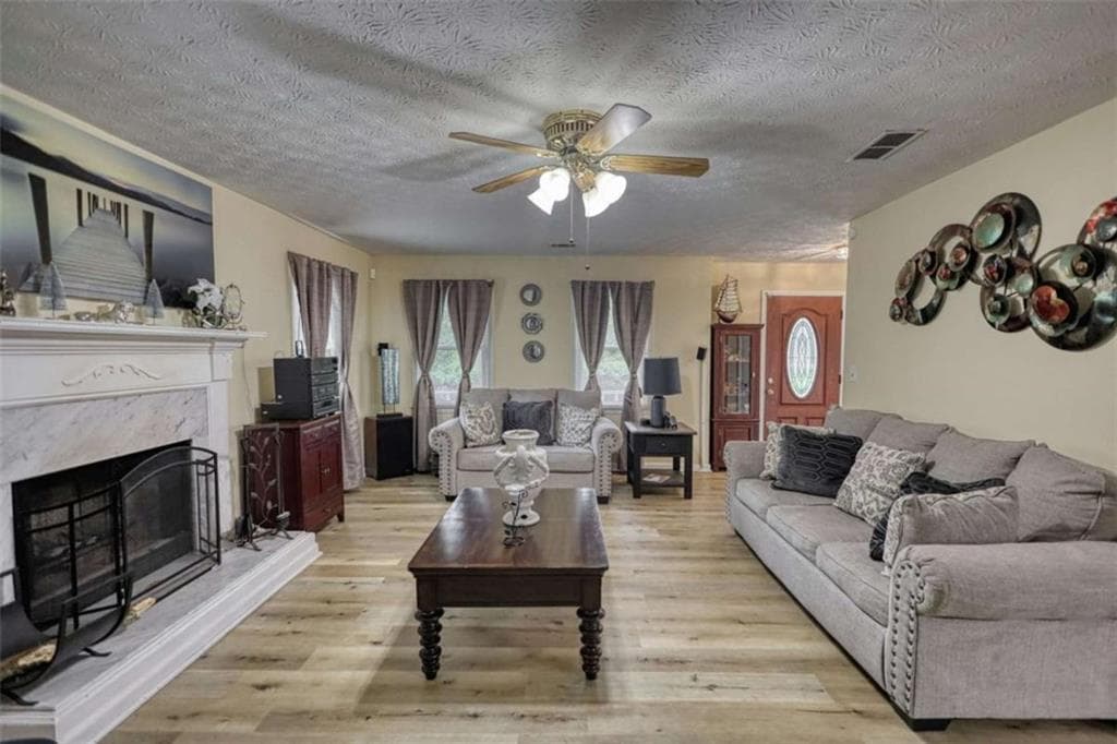 5 bedroom, 3 bathroom, 1,868 sq ft single family residence for sale at 9195 Scarlett Drive, Covington, GA 30014 — photo 8