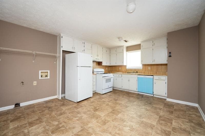 3 bedroom, 2 bathroom, 1,120 sq ft single family residence for sale at 6347 Steepleridge Court, Riverdale, GA 30296 — photo 7