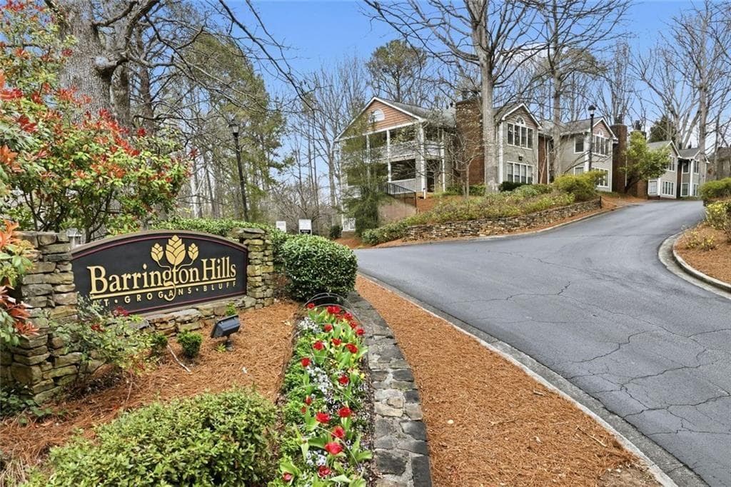 2 bedroom, 2 bathroom, 1,253 sq ft condominium sold at 112 Barrington Hills Drive, Atlanta, GA 30350