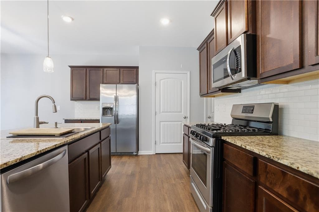 4 bedroom, 3 bathroom, 1,976 sq ft single family residence under contract at 53 Brookside Way, Dawsonville, GA 30534 — photo 2