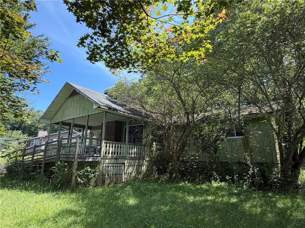 3 bedroom, 2 bathroom, 1,794 sq ft single family residence for sale at 738 Hiawassee Estates, Hiawassee, GA 30546 — photo 2