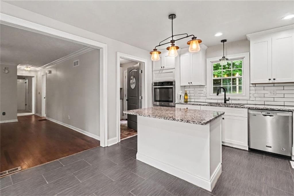 3 bedroom, 2 bathroom, 1,873 sq ft single family residence under contract at 806 Valley Run Drive, Bremen, GA 30110 — photo 7