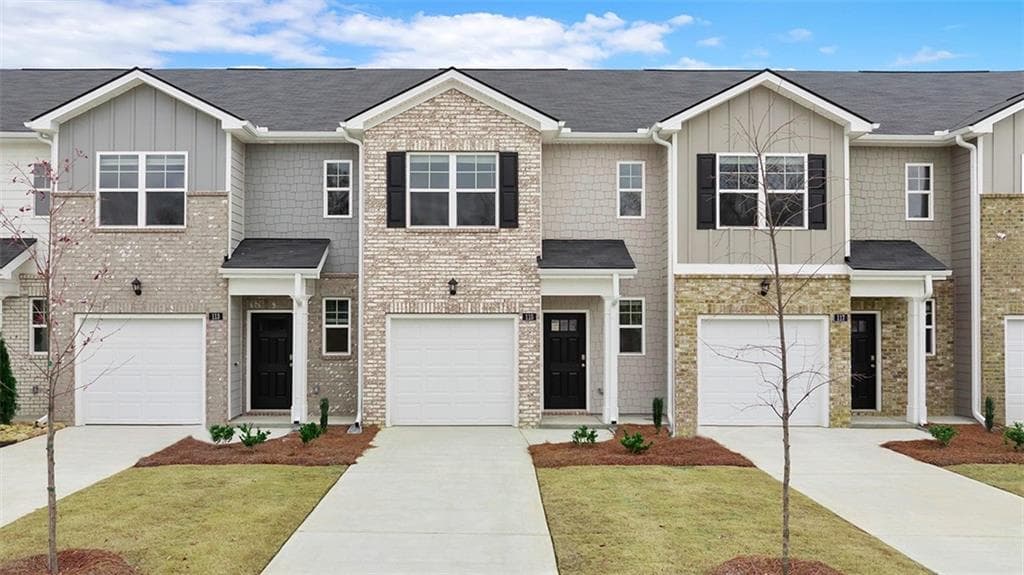 3 bedroom, 3 bathroom, 1,475 sq ft townhouse under contract at 2054 Crossing Rd, Stone Mountain, GA 30088