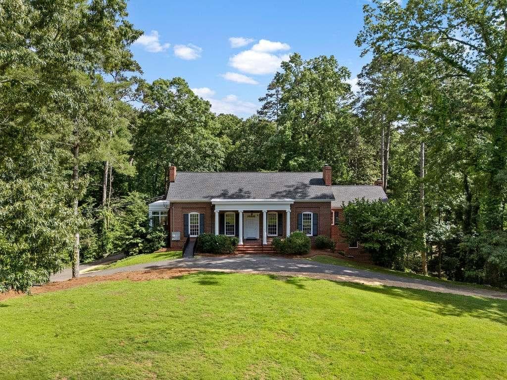 6 bedroom, 7 bathroom, 6,132 sq ft single family residence for sale at 21 Rockridge Road, Rome, GA 30165 — photo 3