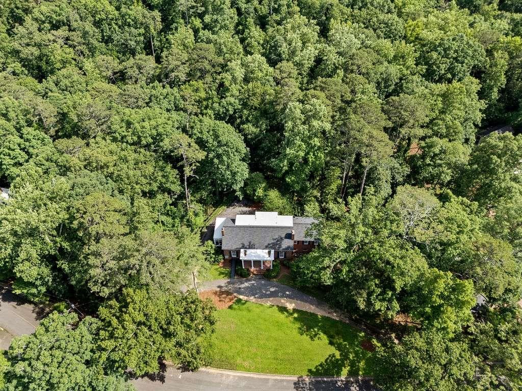 6 bedroom, 7 bathroom, 6,132 sq ft single family residence for sale at 21 Rockridge Road, Rome, GA 30165 — photo 4