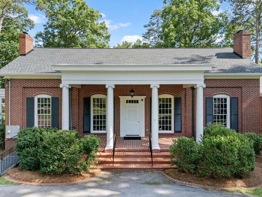 6 bedroom, 7 bathroom, 6,132 sq ft single family residence for sale at 21 Rockridge Road, Rome, GA 30165 — photo 6