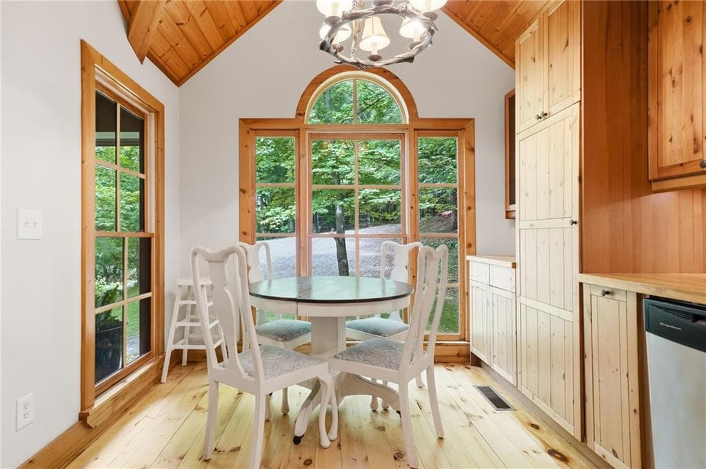 2 bedroom, 2 bathroom, 1,861 sq ft single family residence for sale at 285 Lakeview Road, Jasper, GA 30143 — photo 8