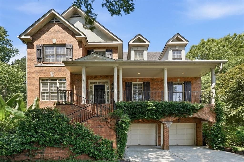 5 bedroom, 6 bathroom, 3,900 sq ft single family residence sold at 41 Kenmare Hall, Atlanta, GA 30324