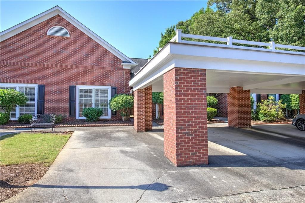 2 bedroom, 2 bathroom, 1,184 sq ft condominium for sale at 214 Manor Way, Cartersville, GA 30120 — photo 1 of 30
