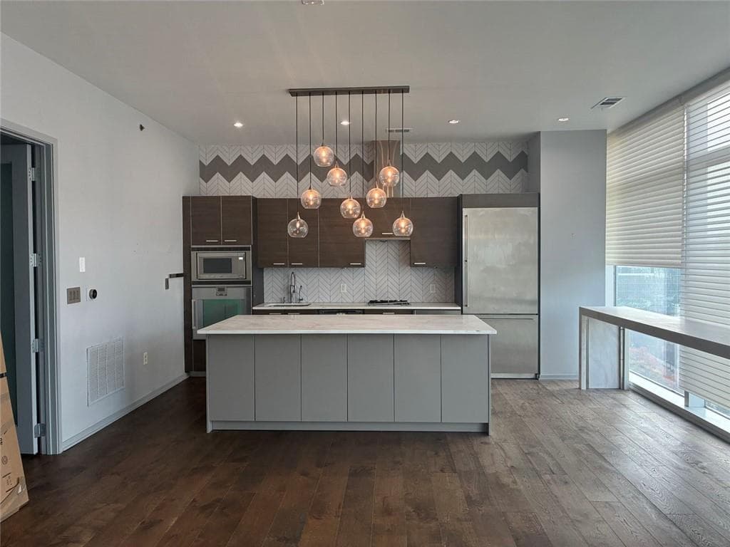 1 bedroom, 1 bathroom, 862 sq ft condominium under contract at 45 Ivan Allen Jr Boulevard 1806, Atlanta, GA 30308