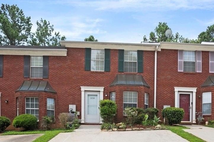 2 bedroom, 3 bathroom, 1,342 sq ft townhouse for rent at 5739 Windfall Lane, Lithonia, GA 30058 for $1,595 a month — photo 1 of 36
