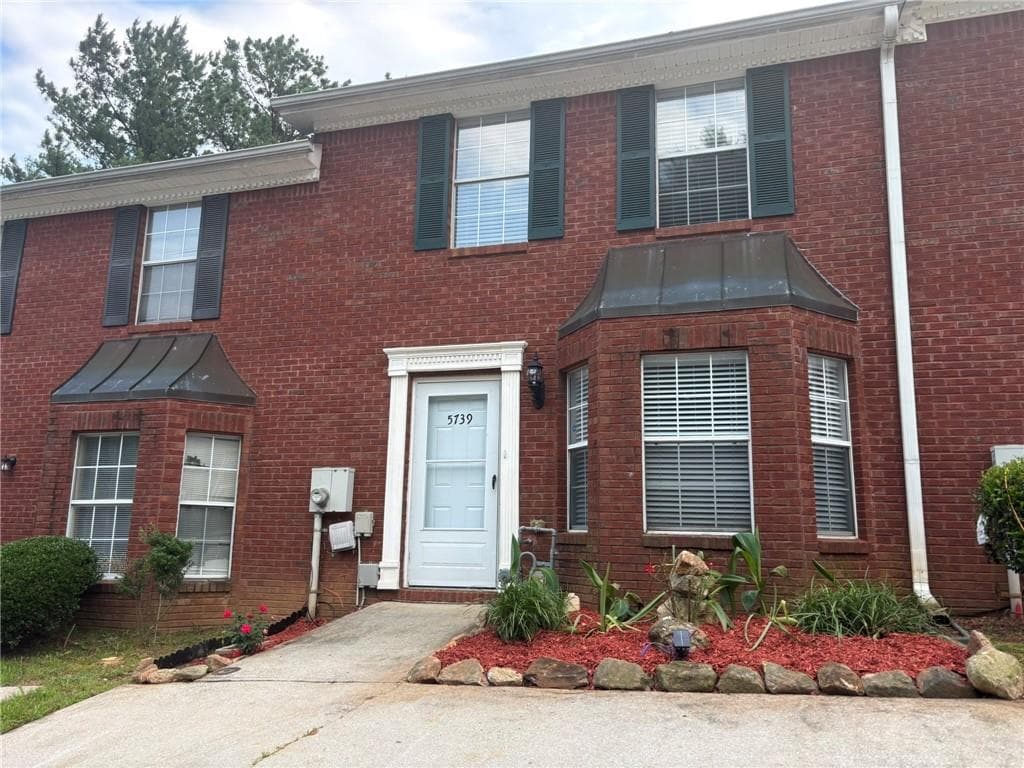 2 bedroom, 3 bathroom, 1,342 sq ft townhouse for rent at 5739 Windfall Lane, Lithonia, GA 30058 for $1,595 a month — photo 2