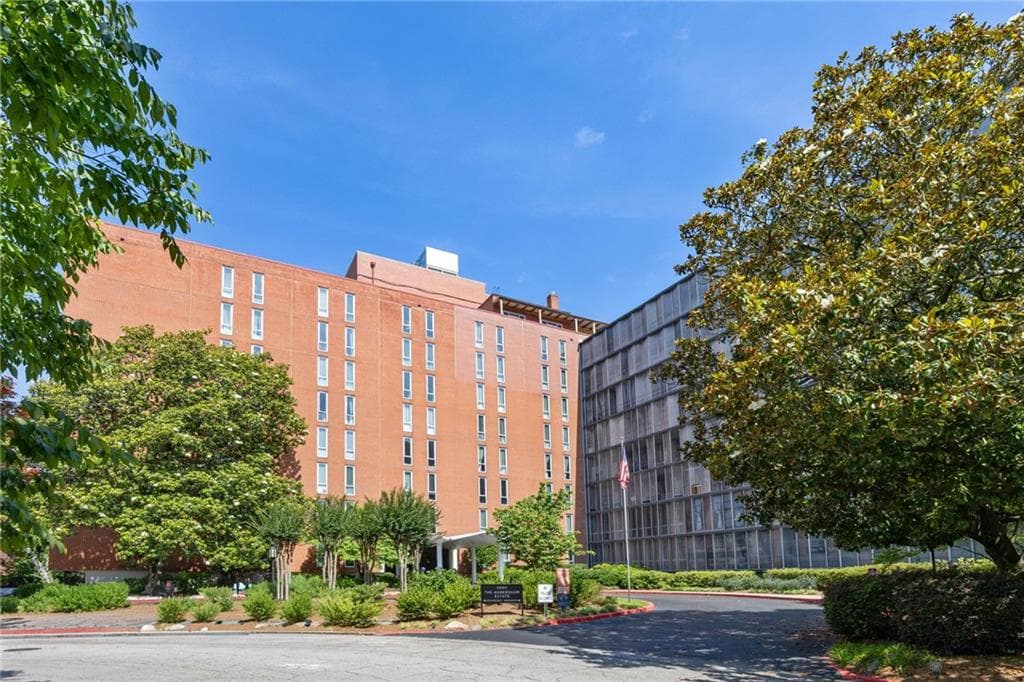 3 bedroom, 2 bathroom, 1,523 sq ft condominium for sale at 3060 Pharr Court 615, Atlanta, GA 30305 — photo 2