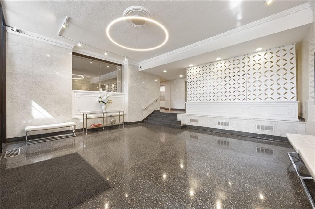 3 bedroom, 2 bathroom, 1,523 sq ft condominium for sale at 3060 Pharr Court 615, Atlanta, GA 30305 — photo 4