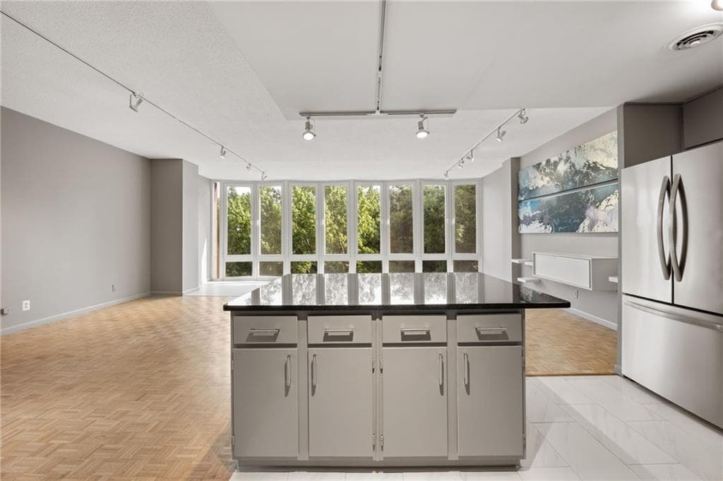 3 bedroom, 2 bathroom, 1,523 sq ft condominium for sale at 3060 Pharr Court 615, Atlanta, GA 30305 — photo 5