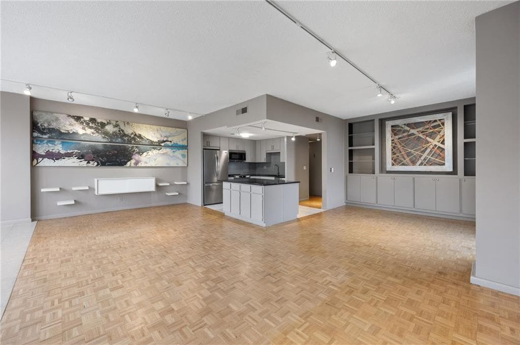 3 bedroom, 2 bathroom, 1,523 sq ft condominium for sale at 3060 Pharr Court 615, Atlanta, GA 30305 — photo 8