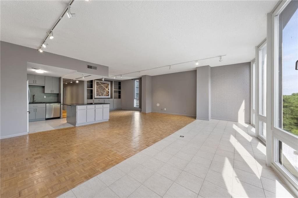 3 bedroom, 2 bathroom, 1,523 sq ft condominium for sale at 3060 Pharr Court 615, Atlanta, GA 30305 — photo 10