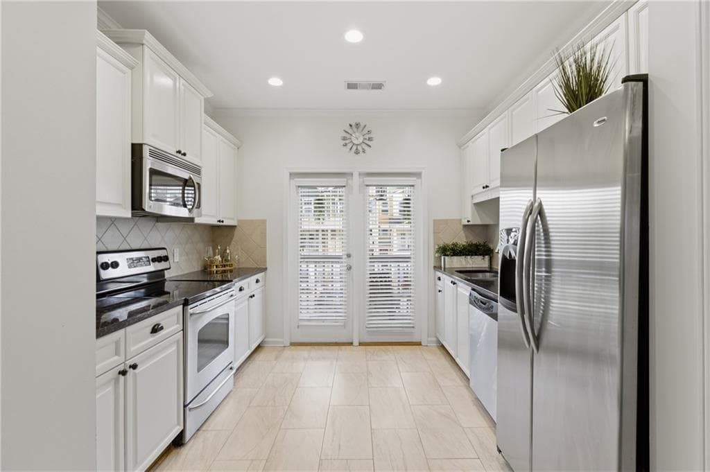 2 bedroom, 3 bathroom, 1,326 sq ft townhouse for sale at 1428 Liberty Parkway, Atlanta, GA 30318 — photo 3