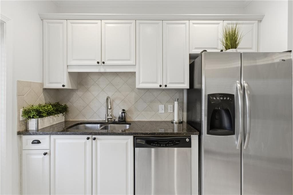 2 bedroom, 3 bathroom, 1,326 sq ft townhouse for sale at 1428 Liberty Parkway, Atlanta, GA 30318 — photo 5