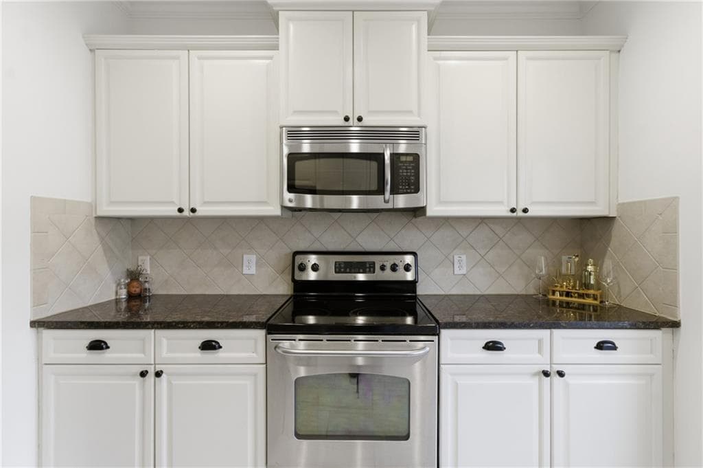 2 bedroom, 3 bathroom, 1,326 sq ft townhouse for sale at 1428 Liberty Parkway, Atlanta, GA 30318 — photo 4