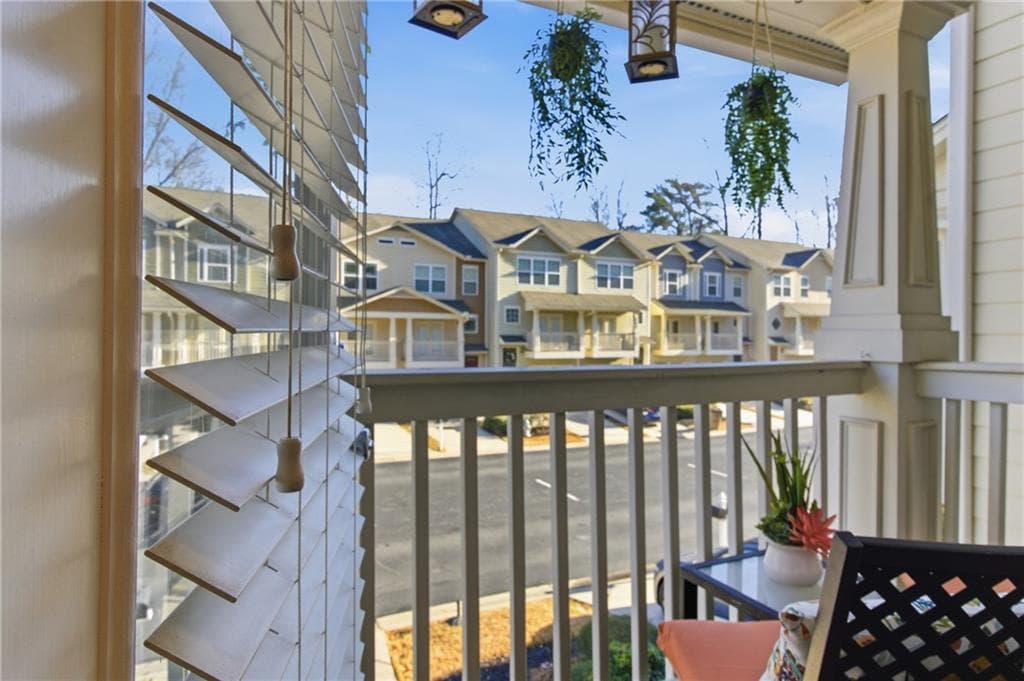2 bedroom, 3 bathroom, 1,326 sq ft townhouse for sale at 1428 Liberty Parkway, Atlanta, GA 30318 — photo 6