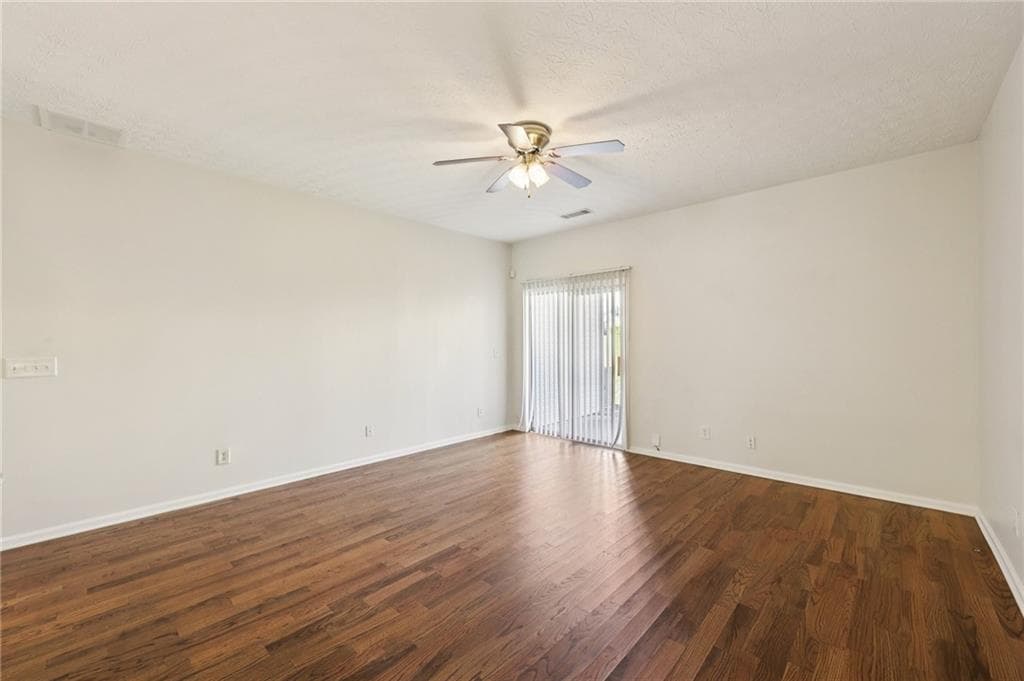 2 bedroom, 3 bathroom, 1,398 sq ft townhouse for sale at 1363 Penhurst Drive, Lawrenceville, GA 30043 — photo 8