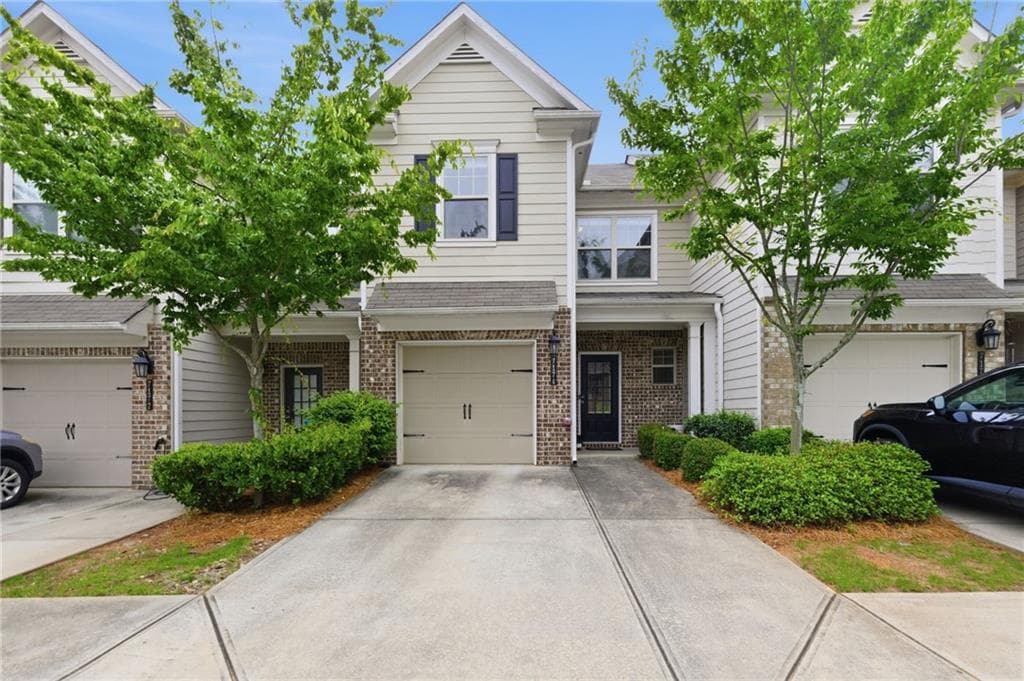 2 bedroom, 3 bathroom, 1,736 sq ft townhouse for sale at 7174 Kingswood Run Drive, Atlanta, GA 30340 — photo 2