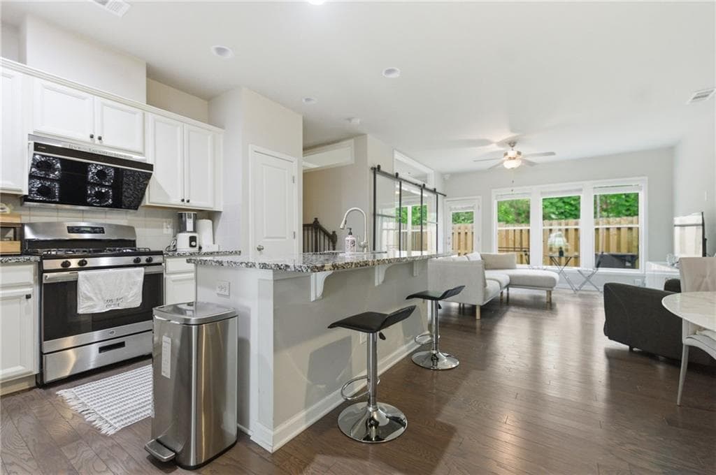 2 bedroom, 3 bathroom, 1,736 sq ft townhouse for sale at 7174 Kingswood Run Drive, Atlanta, GA 30340 — photo 6