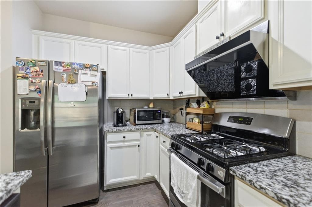 2 bedroom, 3 bathroom, 1,736 sq ft townhouse for sale at 7174 Kingswood Run Drive, Atlanta, GA 30340 — photo 8