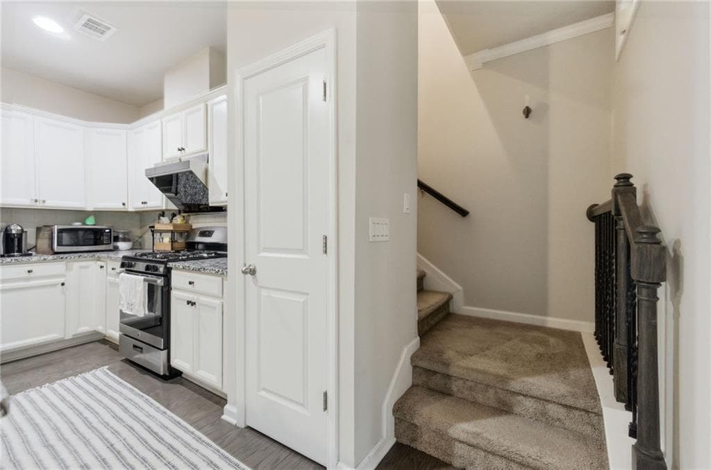 2 bedroom, 3 bathroom, 1,736 sq ft townhouse for sale at 7174 Kingswood Run Drive, Atlanta, GA 30340 — photo 10
