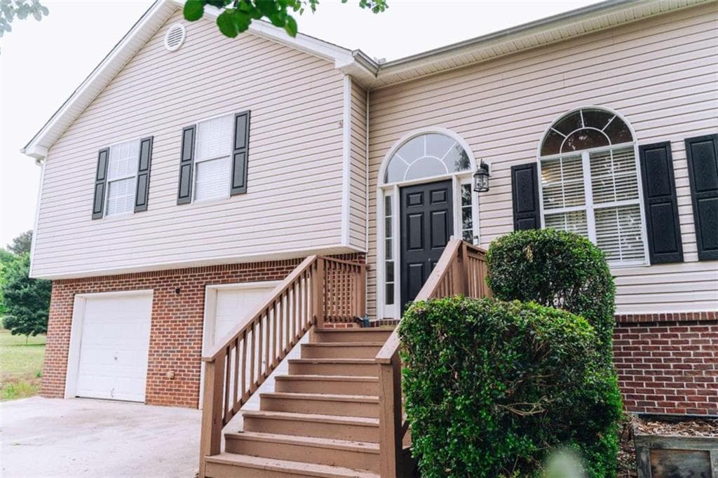 3 bedroom, 3 bathroom, 1,704 sq ft single family residence for sale at 540 Mackinaw Drive, Bethlehem, GA 30620 — photo 1 of 19