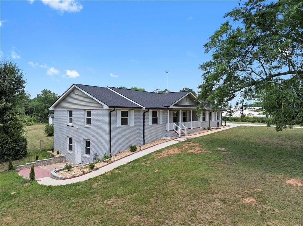 5 bedroom, 3 bathroom, 3,200 sq ft single family residence for rent at 5245 Stonewall Tell Road, Atlanta, GA 30349 for $3,450 a month — photo 3