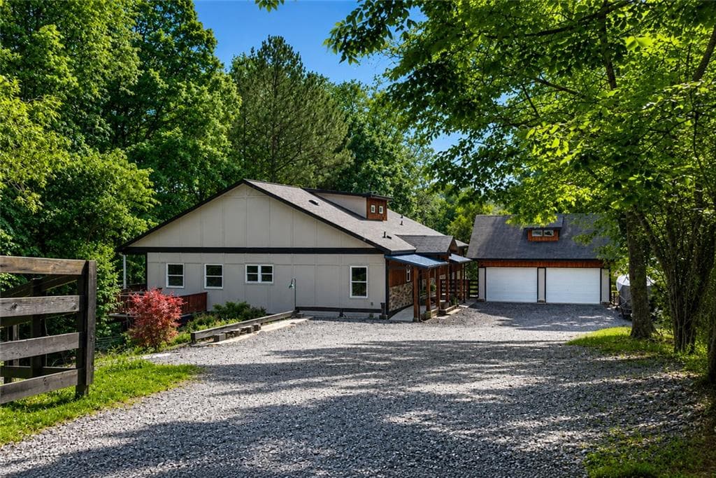 4 bedroom, 4 bathroom, 5,040 sq ft single family residence for sale at 200 McClure Drive, Cumming, GA 30028 — photo 4