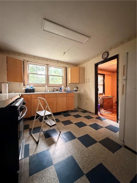 2 bedroom, 1 bathroom, 1,050 sq ft single family residence for sale at 3813 Stonewall Tell Road, Atlanta, GA 30349 — photo 4
