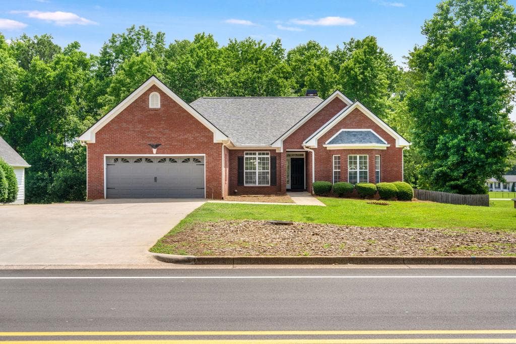 4 bedroom, 4 bathroom, 3,200 sq ft single family residence under contract at 3604 Maple Forge Lane, Gainesville, GA 30504