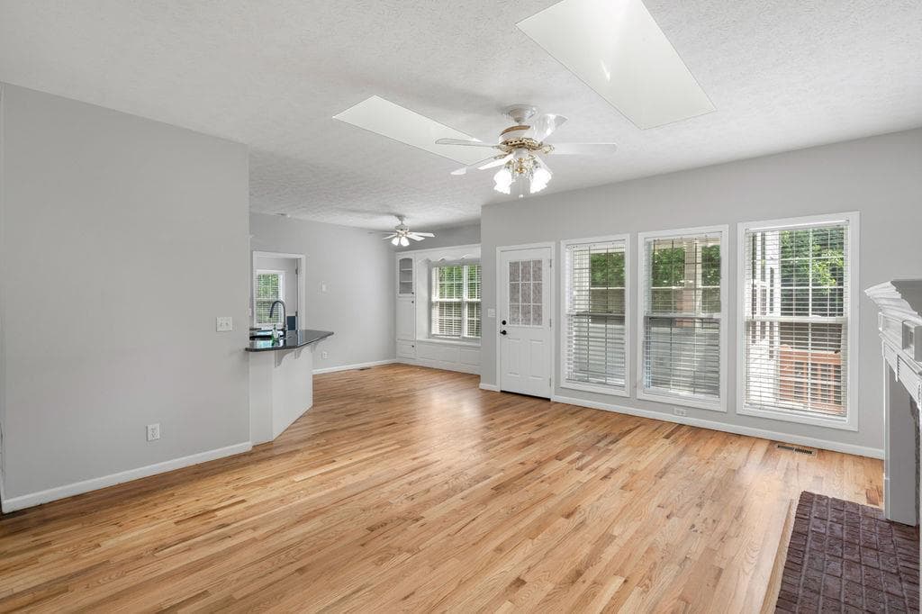 4 bedroom, 4 bathroom, 3,200 sq ft single family residence under contract at 3604 Maple Forge Lane, Gainesville, GA 30504 — photo 3