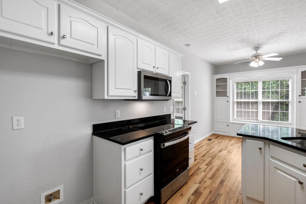4 bedroom, 4 bathroom, 3,200 sq ft single family residence under contract at 3604 Maple Forge Lane, Gainesville, GA 30504 — photo 9