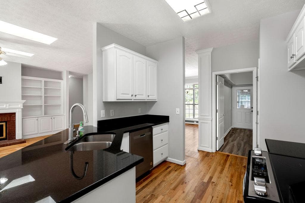 4 bedroom, 4 bathroom, 3,200 sq ft single family residence under contract at 3604 Maple Forge Lane, Gainesville, GA 30504 — photo 10